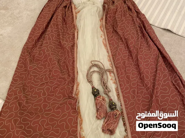 ستائر نافذة وباب