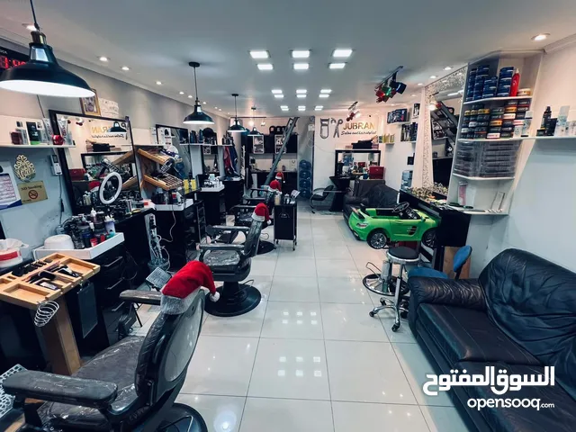 ديكور صالون تجميل رجالي مرتب ونظيف وراقي للبيع بسعر معقول مش ناقصة اي اشي