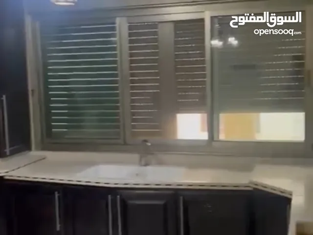 ثلاث غرف نوم غير مفروشة