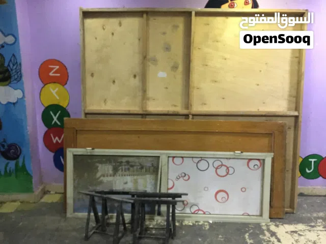 باب شقة بدون حلق تقيل ونظيف جدا وباب الومتال لم يستعمل