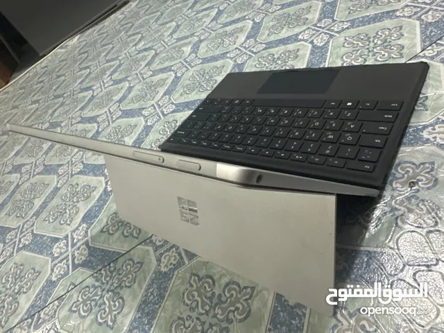 لابتوب حجم صغير بمواصفات قوية مع شاشة لمس