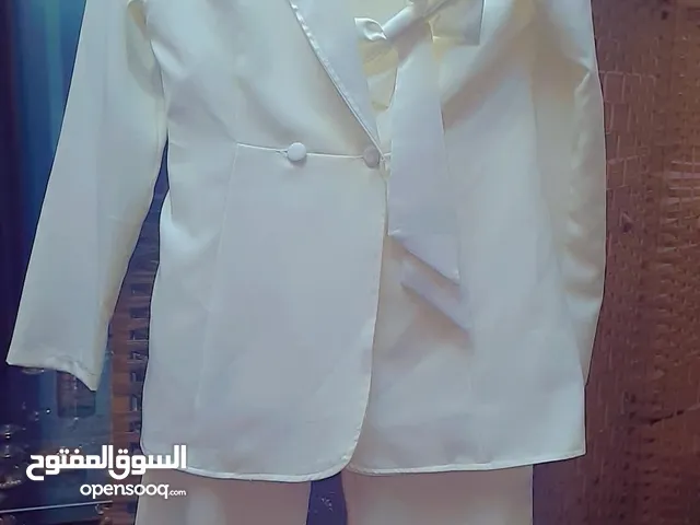 طقم رسمي لون ابيض