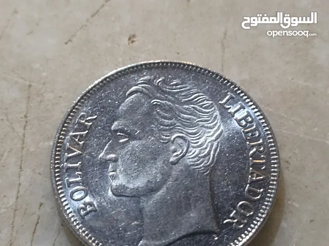 قطعة نقود معدنية فنزويلية، وهي من فئة 5 بوليفار صدرت عام 1989.