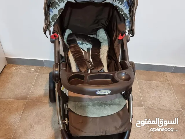 عربانة أطفال قابلة للطي مع كرسي هزاز وكرسي سيارة في نفس الوقت