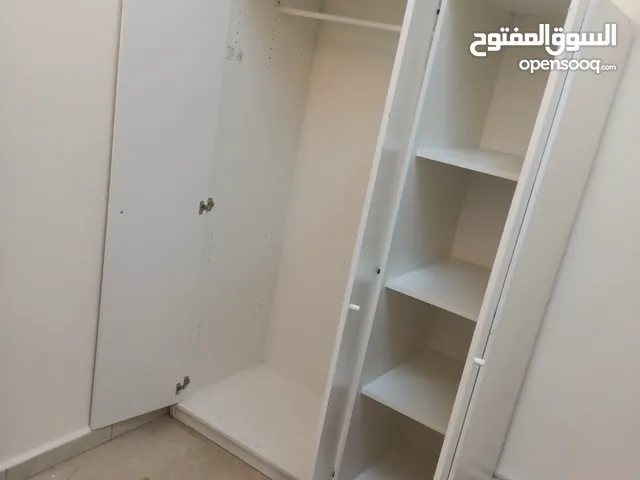 خزانه خشب سويدي ايكيا للبيع