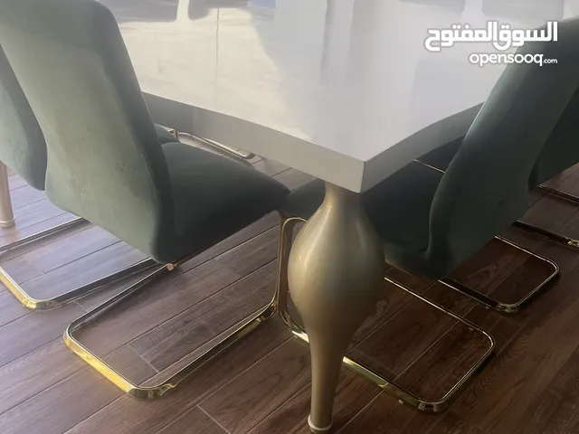 طاولة طعام للبيع