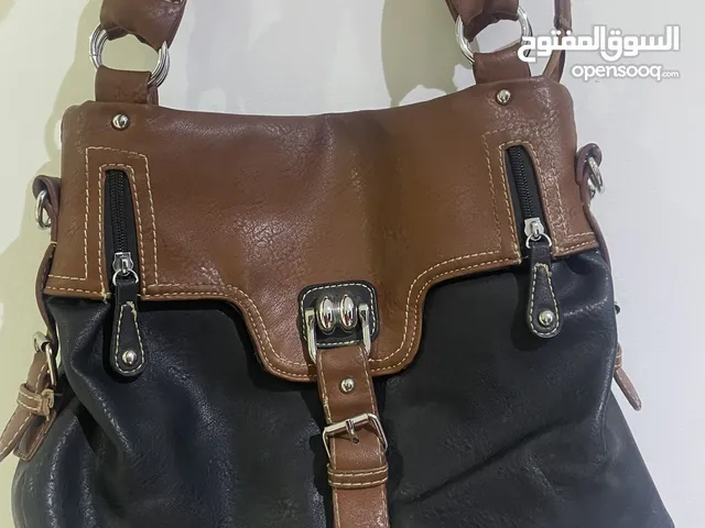 Stylish Two-Tone Leather medium size Handbag for Women – Elegant Spacious & Perfect for Everyday Use