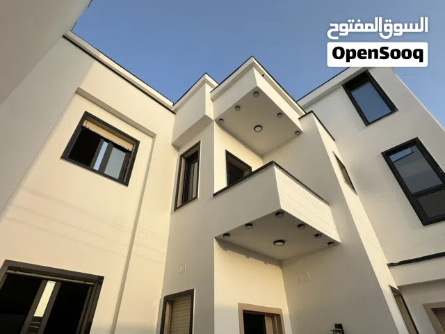 دور من فيلا للايجار "جديده" مدخل مستقل عين زاره النصب التدكاري