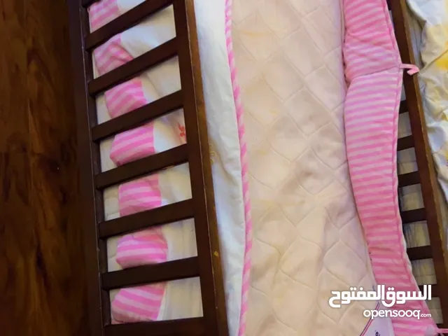 سرير اطفال ماركه جينيور بحاله ممتازه