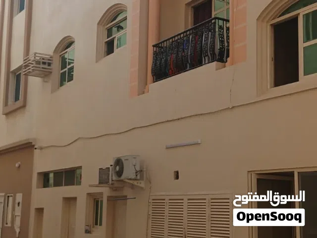 لبيع بناية في مويلح موقع ممتاز  أرضي وثلاث ثانى قطعه من الشارع الرئيسي