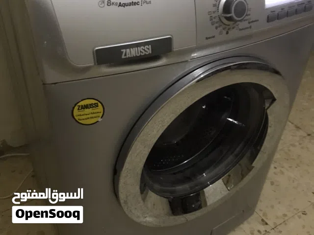 غسالة اتومتيك زانوسي ايطالي بحالة ممتازة 8 كيلو 1200 دورة