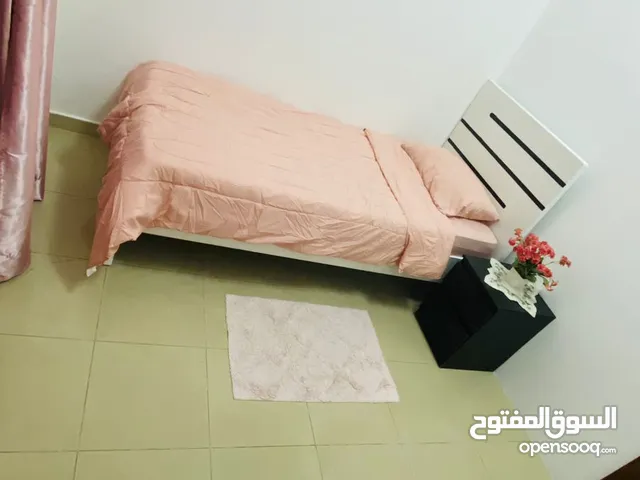 غرفة للإيجار لبنت عربية موظفة بالنهدة 1 دبي امام صحارى سنتر