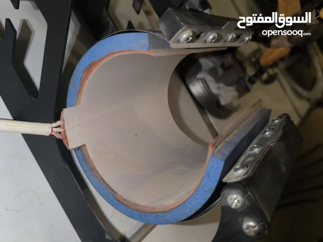 مكبس حراري للأكواب مع عدد كافي من الاكواب مستعمل في حالة شبه ممتازة