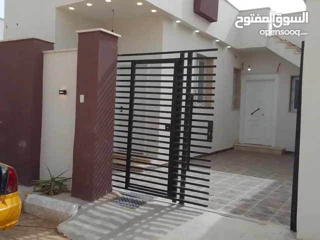 130 m2 4 Bedrooms Townhouse for Rent in Tripoli Ain Zara