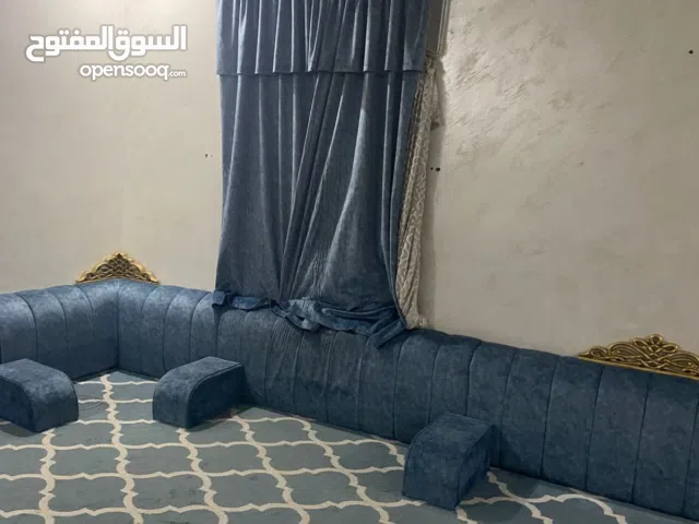 جلسه صاله مع الفرش والستارتين