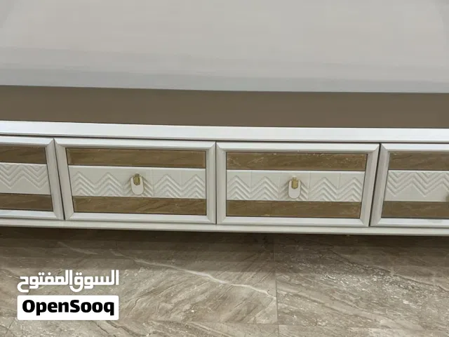 طاولة تلفزيون