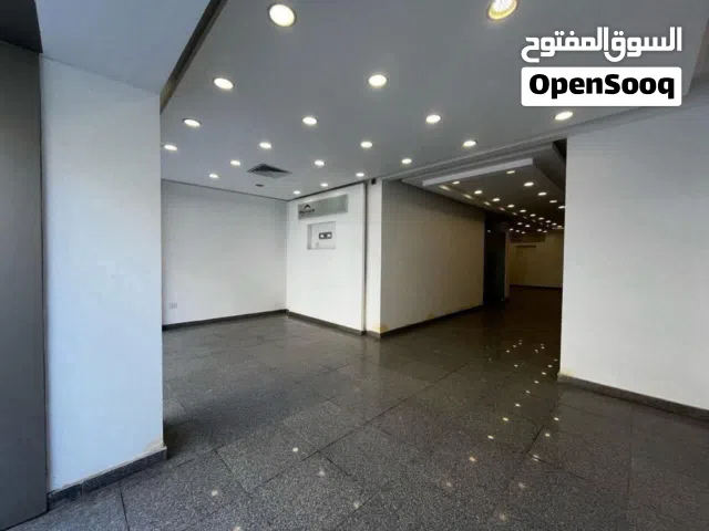 ببيع محل في التجمع جمب مسجد حسن الشربتلي جوا مول  دور ارضي مساحه 33 متر مطلوب 2 ونص مليون
