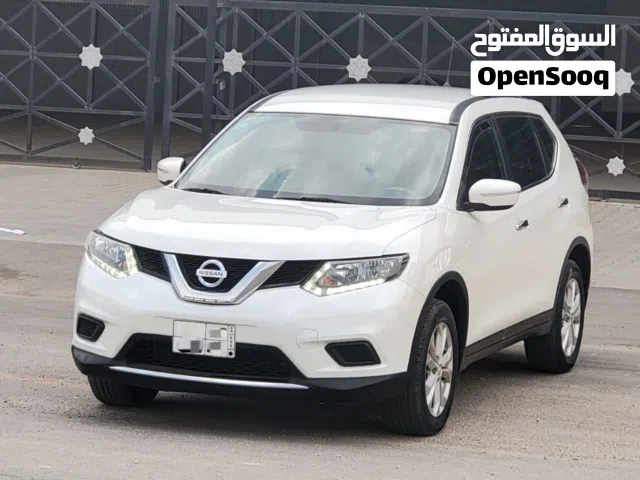 2015 نيسان X-تريل Standard