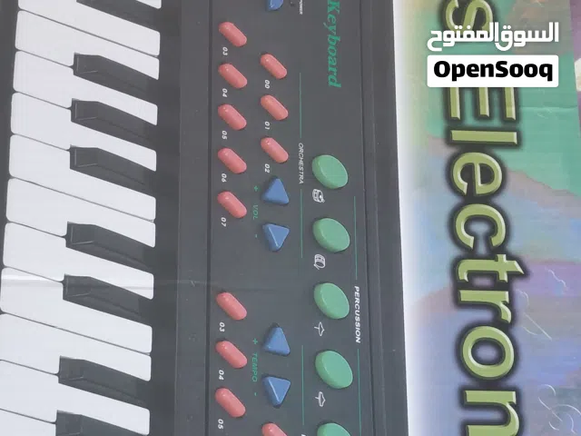 اورغ   Miles Electronic Keyboard
