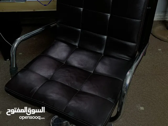 كرسي مكتب جلد وكثيرر مُريح وشغال تمام التمام