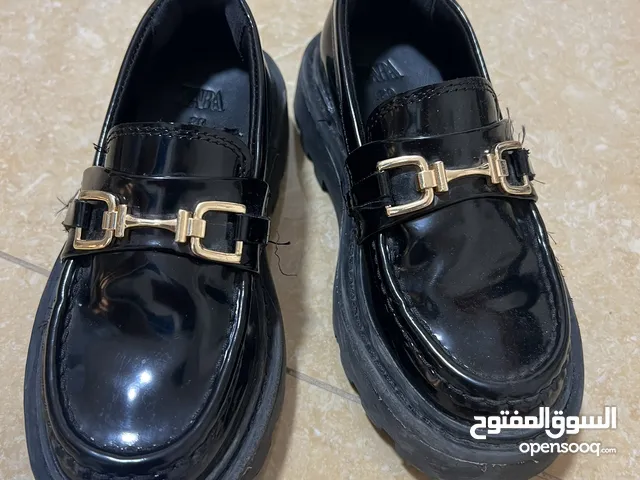 حذاء زارا الاصلي رسمي اسود بناتي