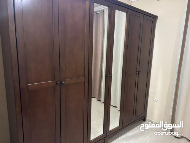 دولاب 6 أبواب بحالة ممتازة جدا