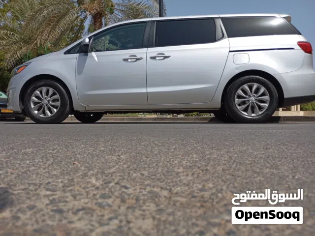 Used Kia Sedona in Muscat