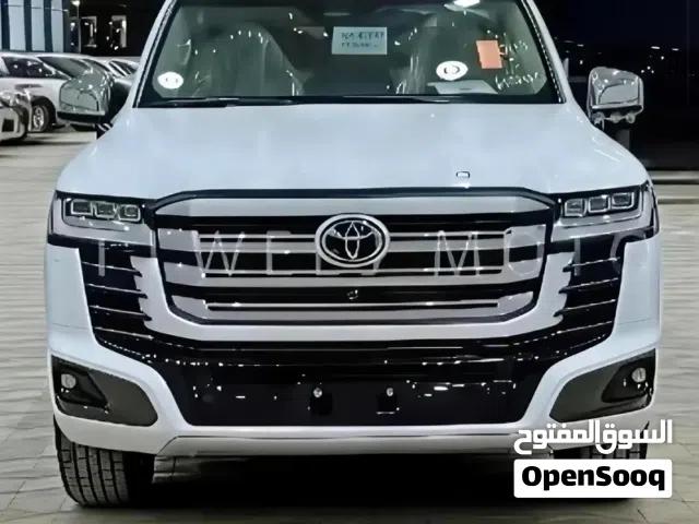 جيب لاند كروزر 2025 فل فيكسار VXR ابيض بحالة الوكالة