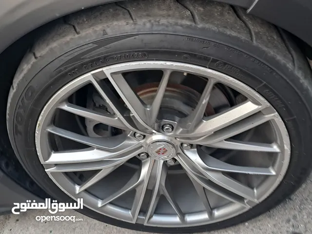 للبيع تواير مع رنجات كورفت عدد 2 مستعمل نظيف لون سلفر القياس بالصورة