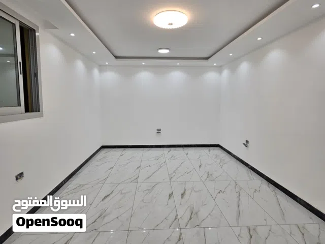 90 m2 1 Bedroom Apartments for Rent in Al Ain Zakher