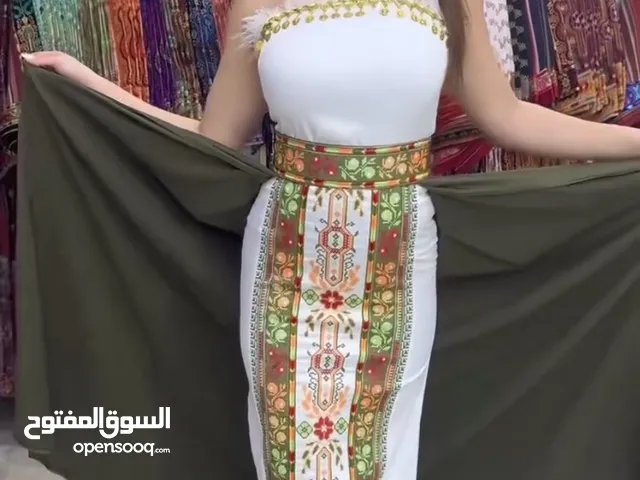 بيع ثوب مطرز من مطرزات عمر