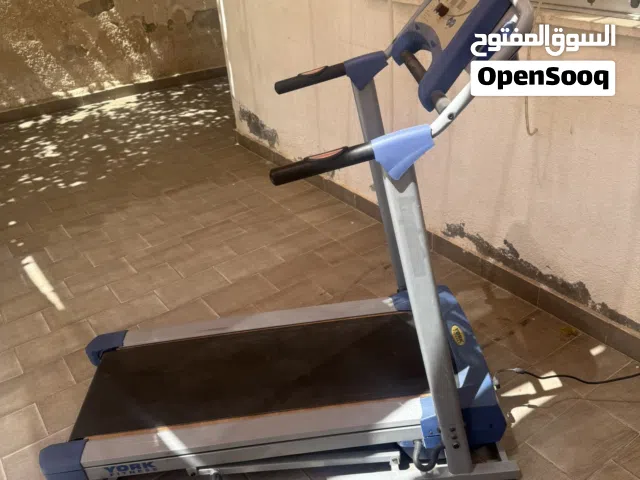 جهاز تردمل مشي وركض ماركة يورك فتنس York fitneesقدرة 2حصان شغال وعلى الفحص مستعمل قياس نبضات وسعرات