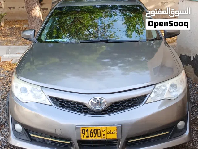 2014 تويوتا كامري SE