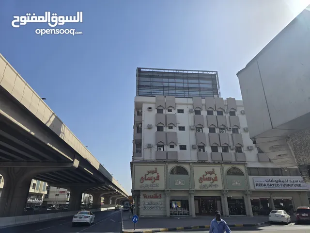 لوحة إعلانية شارع الوحدة اكثر شارع حيوي