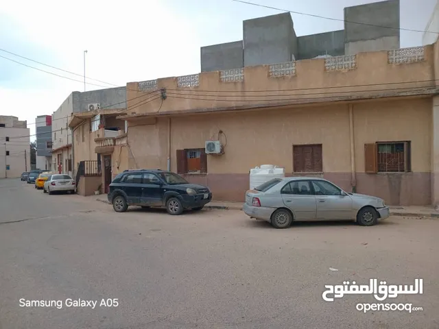 منزل للبيع في السبعة دور اول وملحق تم صيانتها من الداخل صيانة تامة