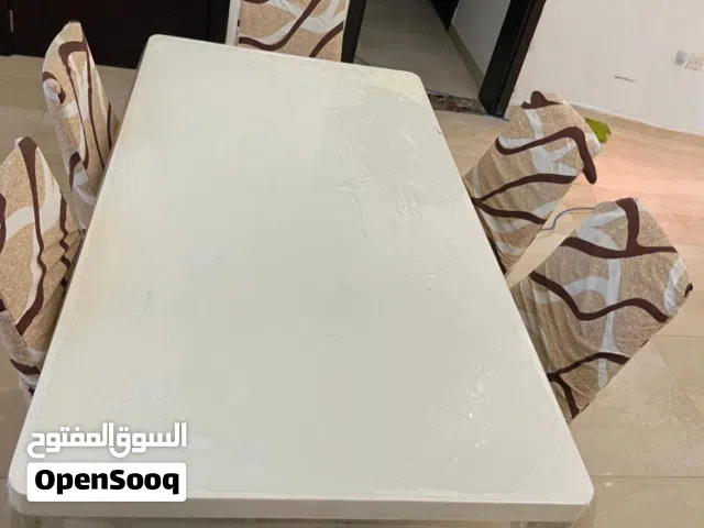 طاولة سفره كبيره