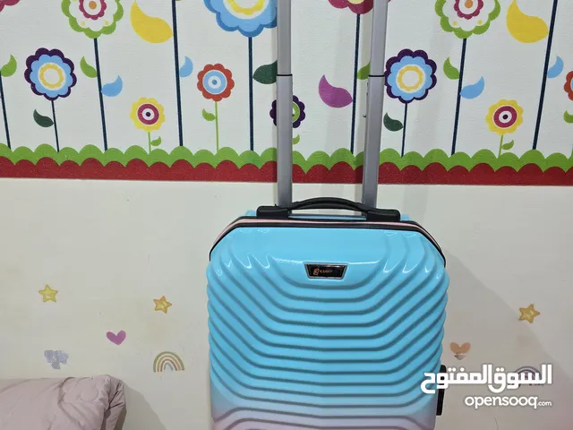 شنطة سفر بناتي او حريمي لم تستعمل مطلقا، بدون عيوب