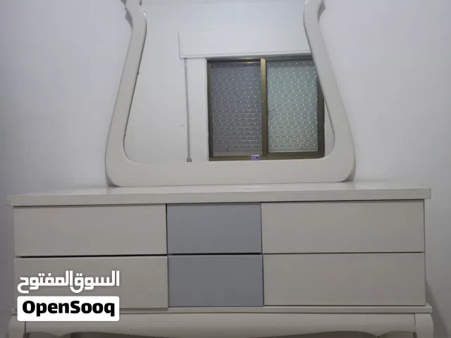 تسريحة للبيع بحالة ممتازة