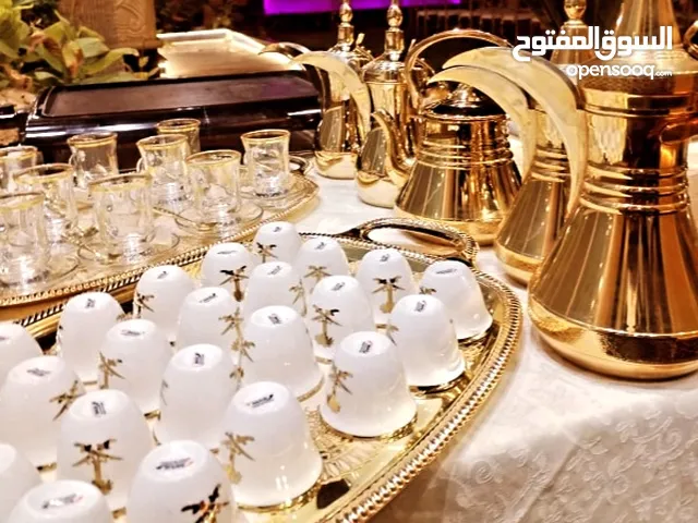 قهوجي وصبابين ومضيف