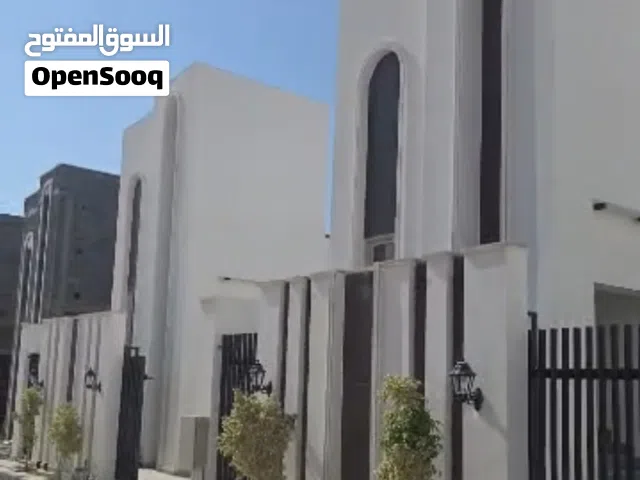 منازل مساحه ارض 200مسقوف 160موقع ممتاز عين زاره بعد الاستراحه الحمراء طريق الابيار
