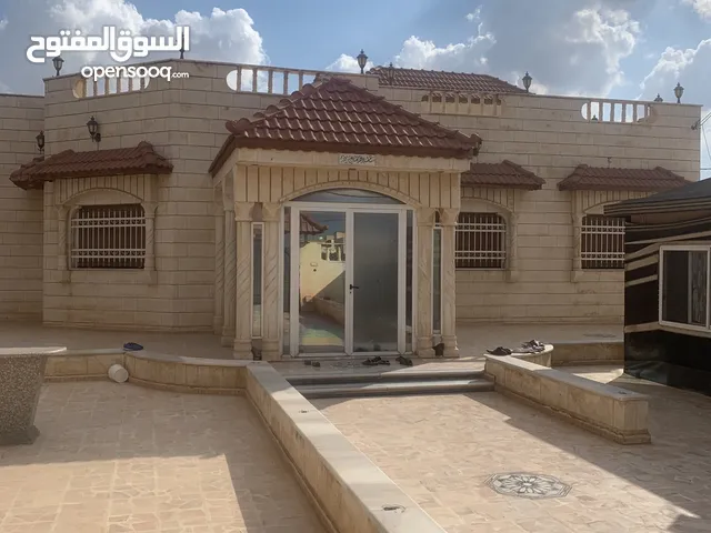 250m2 3 Bedrooms Villa for Sale in Mafraq Al-Za'atari