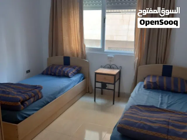 غرفة نوم سريرين منفردة