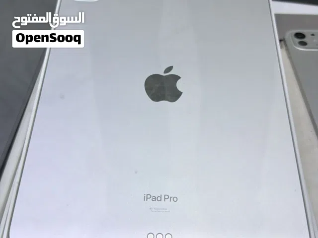 ايباد Apple iPad pro مستعمل معه جميع اغراضه بسعر ممتاز