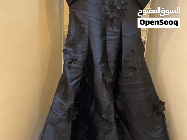 فستان للبيع