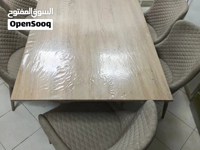 طاولة طعام لستة أشخاص