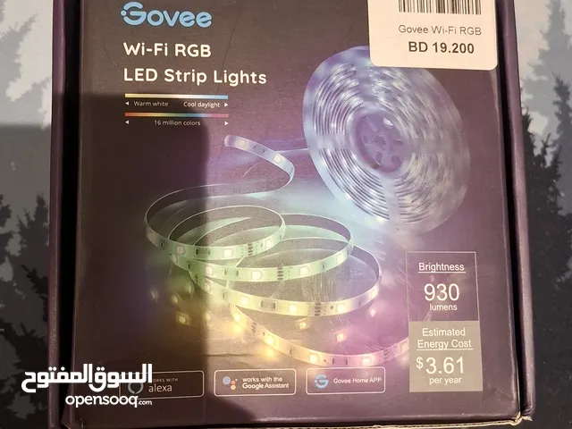 جهاز RGB كامل مع شريط إضاءة الجهاز الرئيسي يستقبل شريط إضاءة اخر مع دعم كامل من خلال الهاتف للنظامين