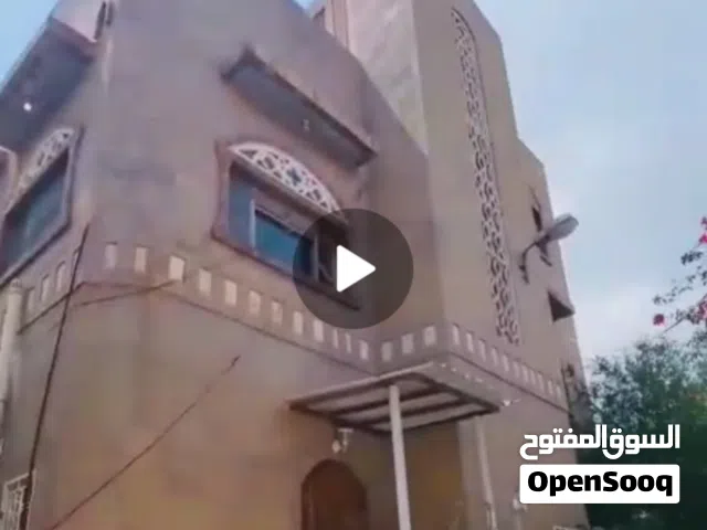 فله للايجار بيت بوس شارع الخمسين جوار شركه واى دورين وبدروم وملحق وطيرمانه