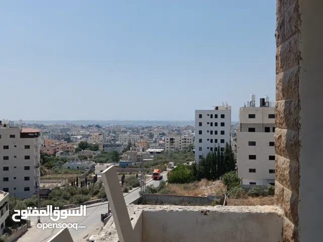 شقة للبيع بموقع مناسب