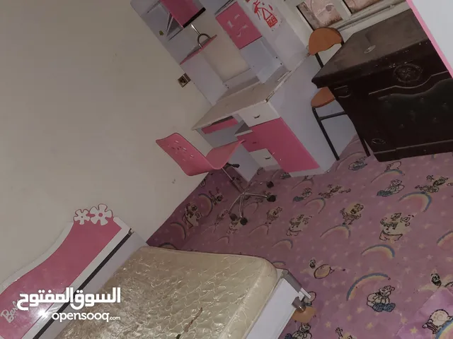 غرفة أطفال مكونة من سرير ودولاب ومكتبة مذاكرة وكرسي + ثلاث مكتبات شبة جديدة والسعر مغري