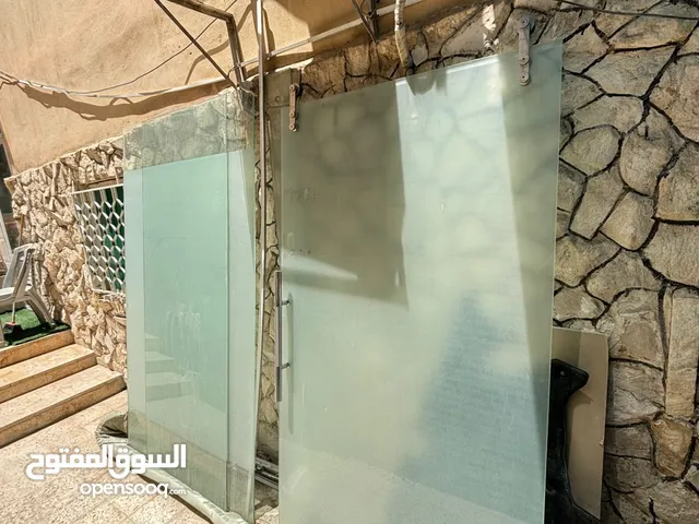 واجهة سيكوريت مع اكسسواراته سكة والايادي والزرافيل